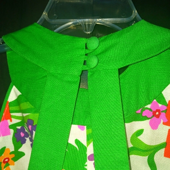 Malia Honolulu Vintage sundress. Buttons at neck in back. Green, pink, orange - Picture 3 of 4